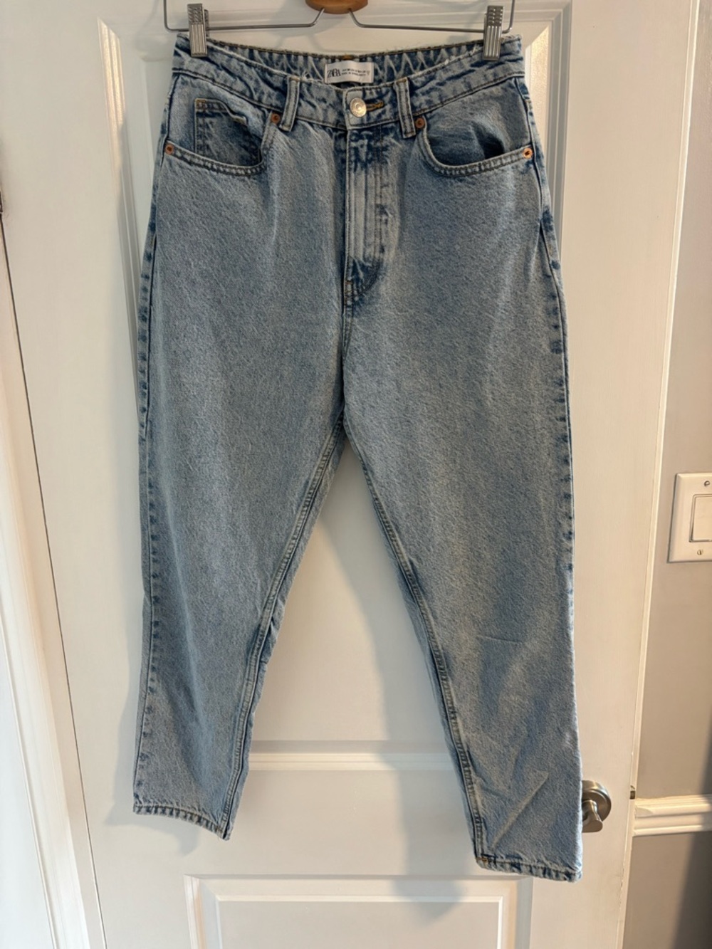 Zara Light Blue Straight-Leg Women’s Jeans